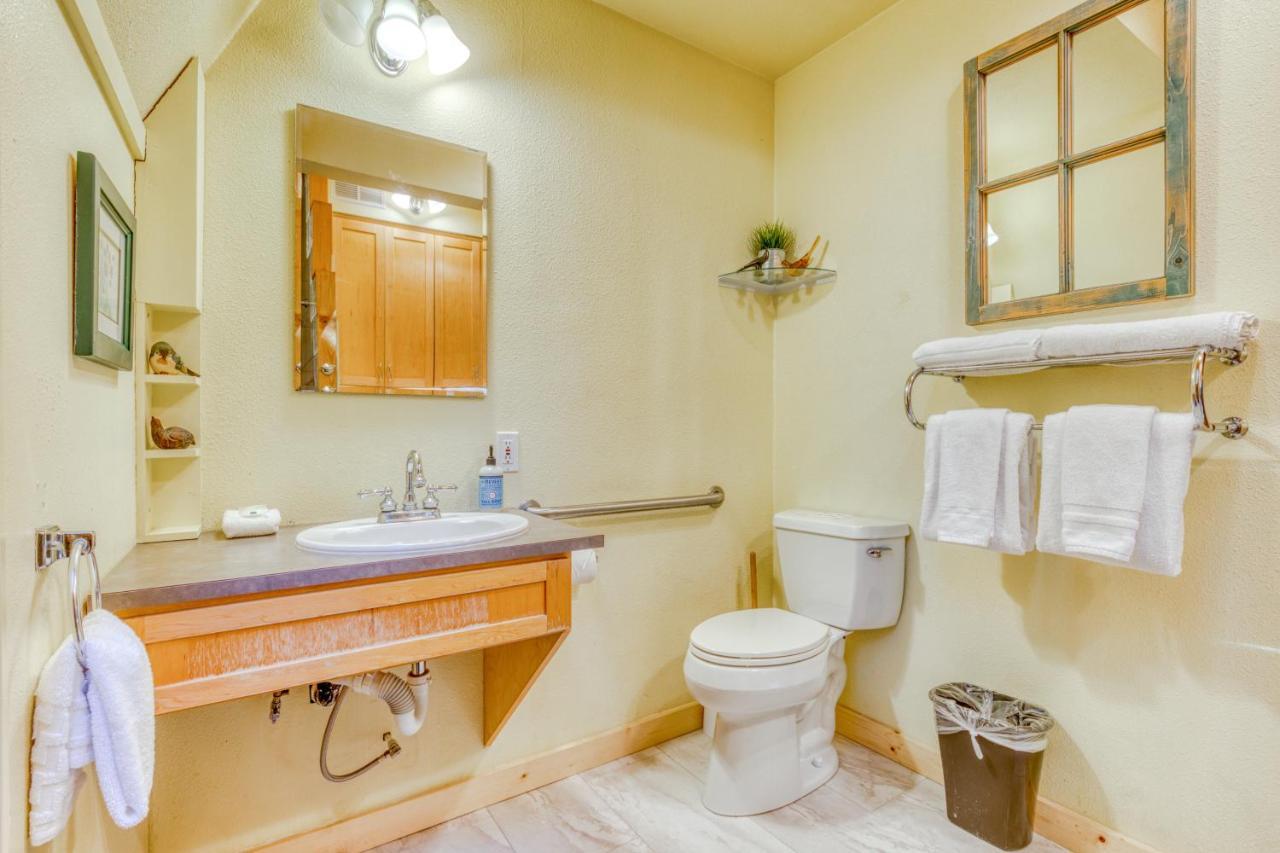 Stone'S Throw Villa Welches Bagian luar foto