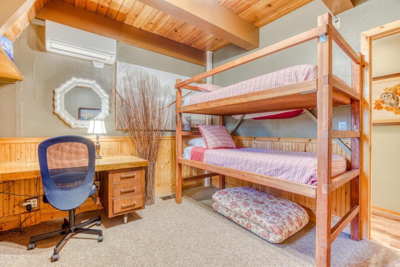 Stone'S Throw Villa Welches Bagian luar foto