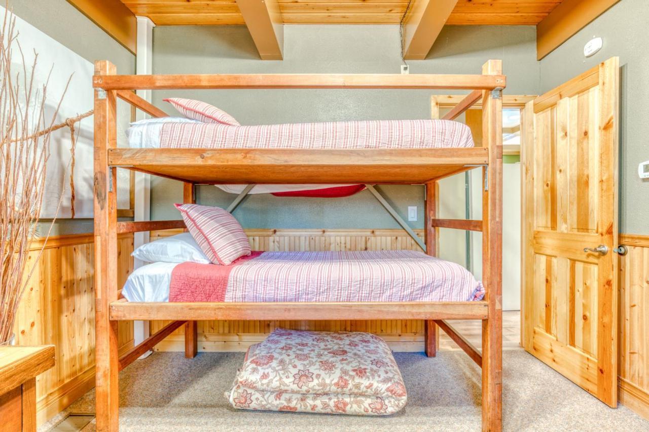 Stone'S Throw Villa Welches Bagian luar foto